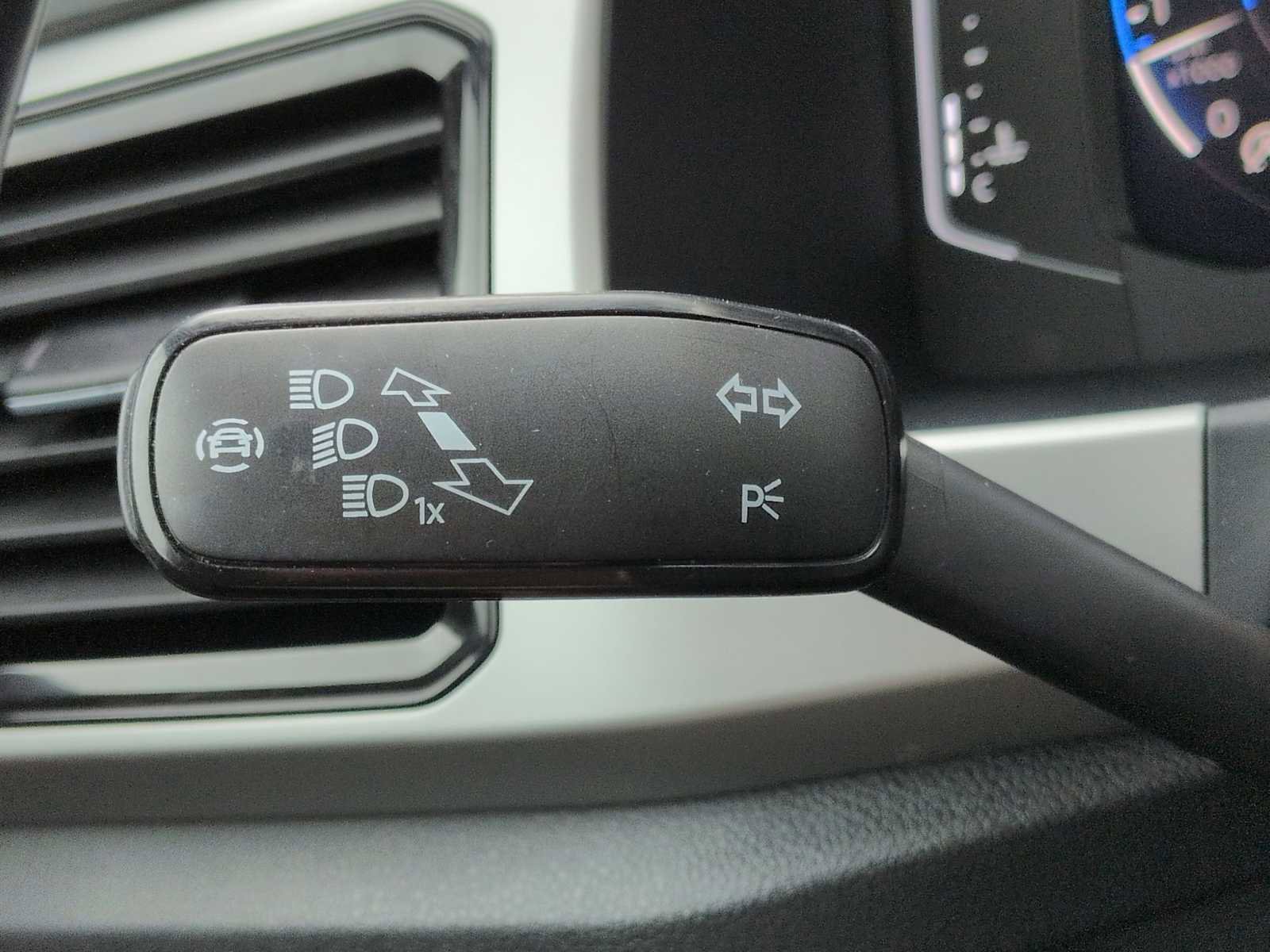 Used 2021 Volkswagen Atlas Cross Sport SEL Premium R-Line image 29