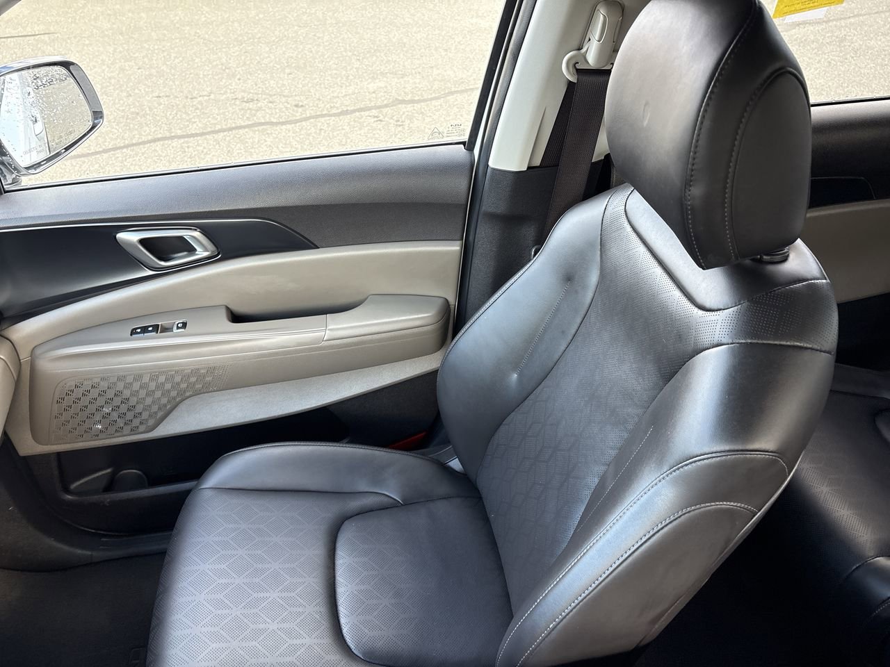Used 2025 Kia Carnival image 21