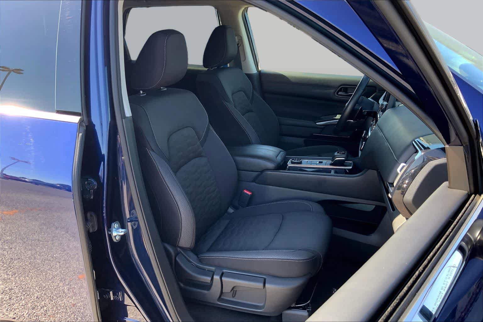 Used 2025 Nissan Pathfinder SV AWD/4WD image 9