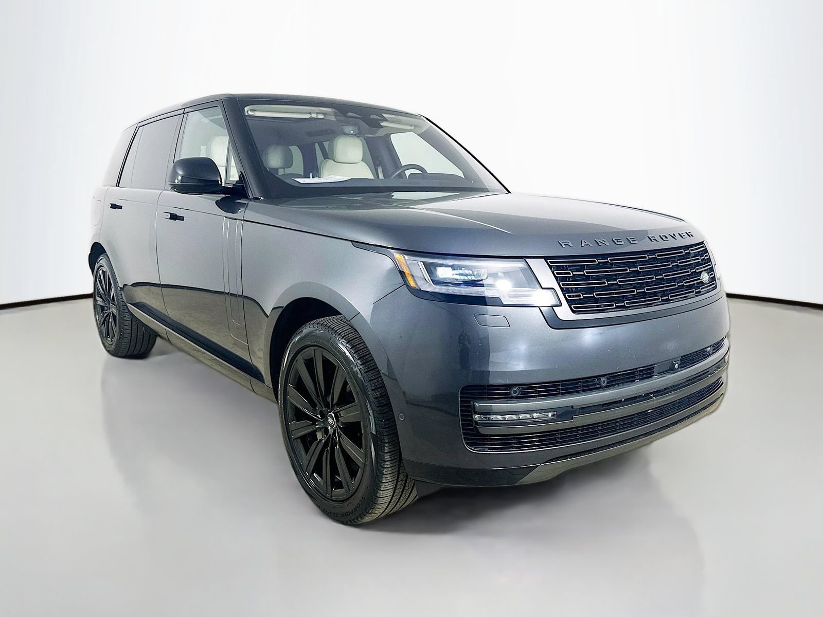 Used 2023 Land Rover Range Rover Long Wheelbase SE AWD/4WD image 3