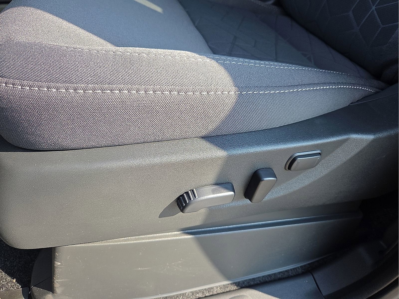 New 2026 Nissan Frontier SV w/ Tow Package AWD/4WD image 14