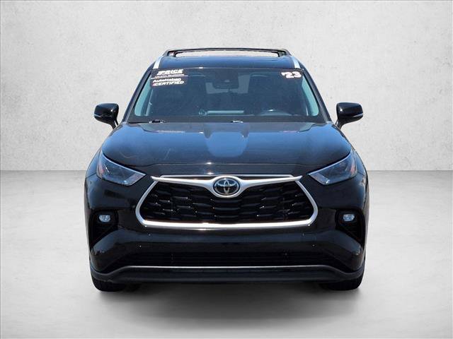 Used 2023 Toyota Highlander XLE FWD image 3