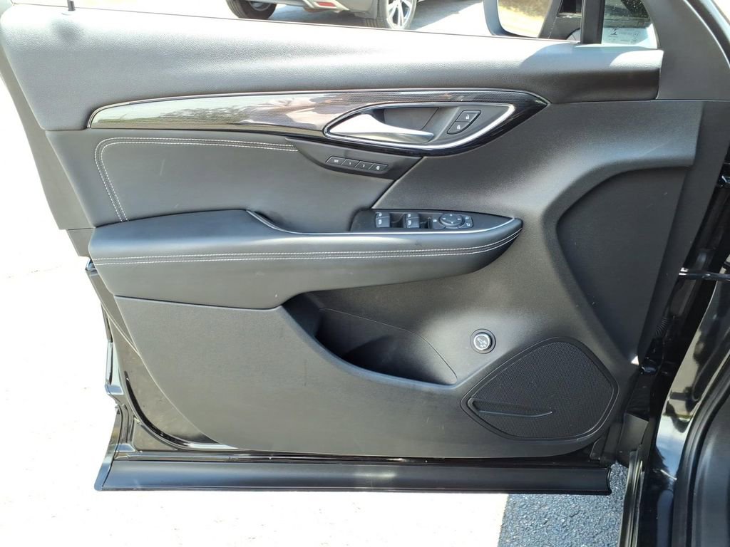 Used 2022 Buick Envision Essence w/ Sport Touring Package image 8