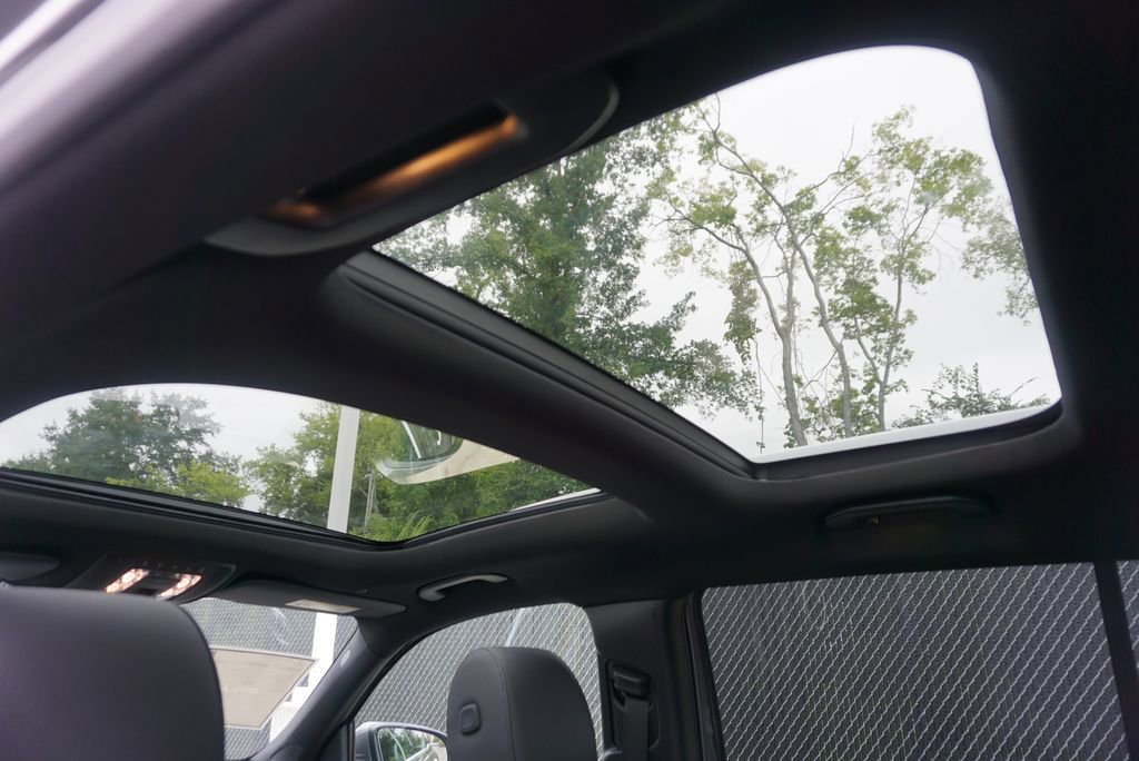 New 2025 Mercedes-Benz GLB 250 4MATIC image 16