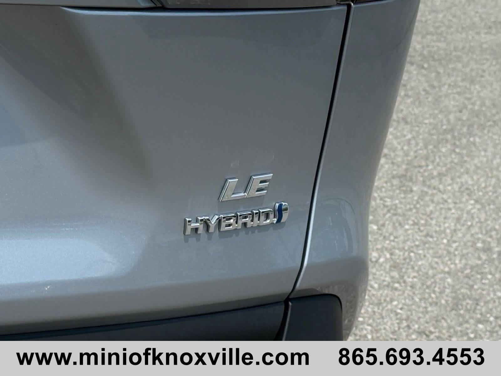 Used 2024 Toyota RAV4 LE AWD/4WD image 12