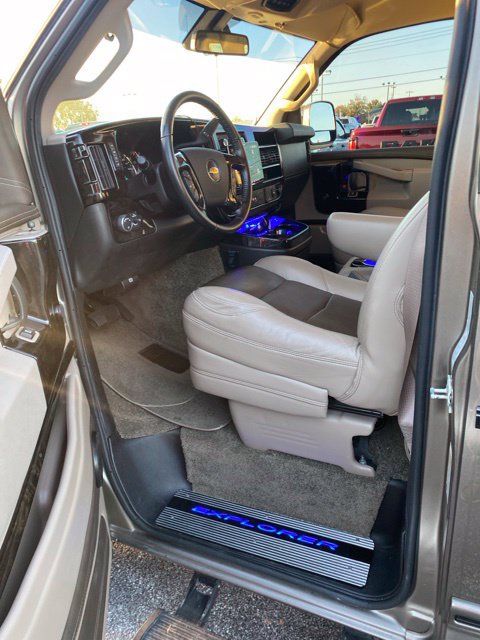 Used 2021 Chevrolet Express 2500 RWD image 18