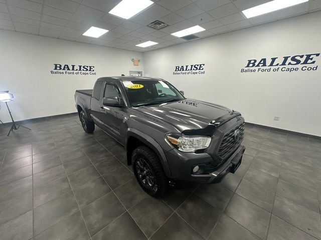 Used 2021 Toyota Tacoma SR5 w/ Blackout Package (TMS) AWD/4WD image 9