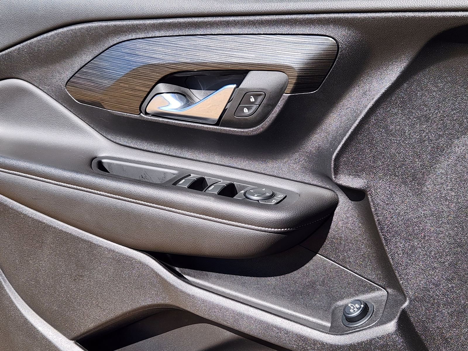 Used 2022 GMC Terrain SLE w/ Driver Convenience Package image 9