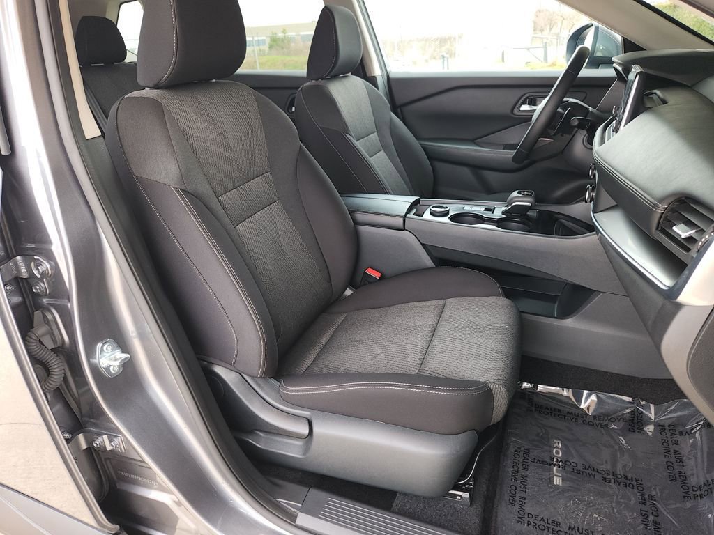 Used 2025 Nissan Rogue SV image 15
