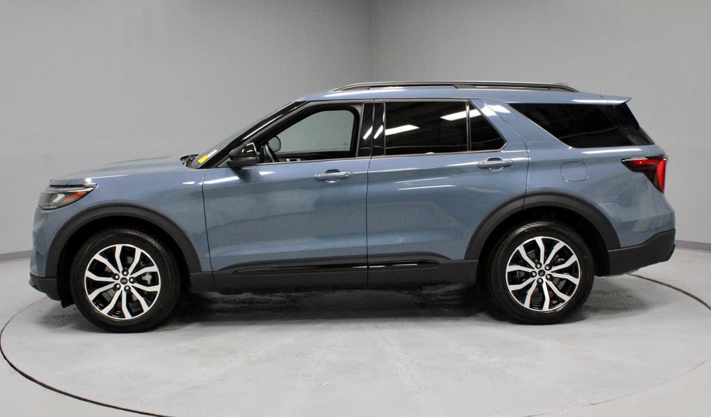 Certified 2025 Ford Explorer ST-Line AWD/4WD image 9