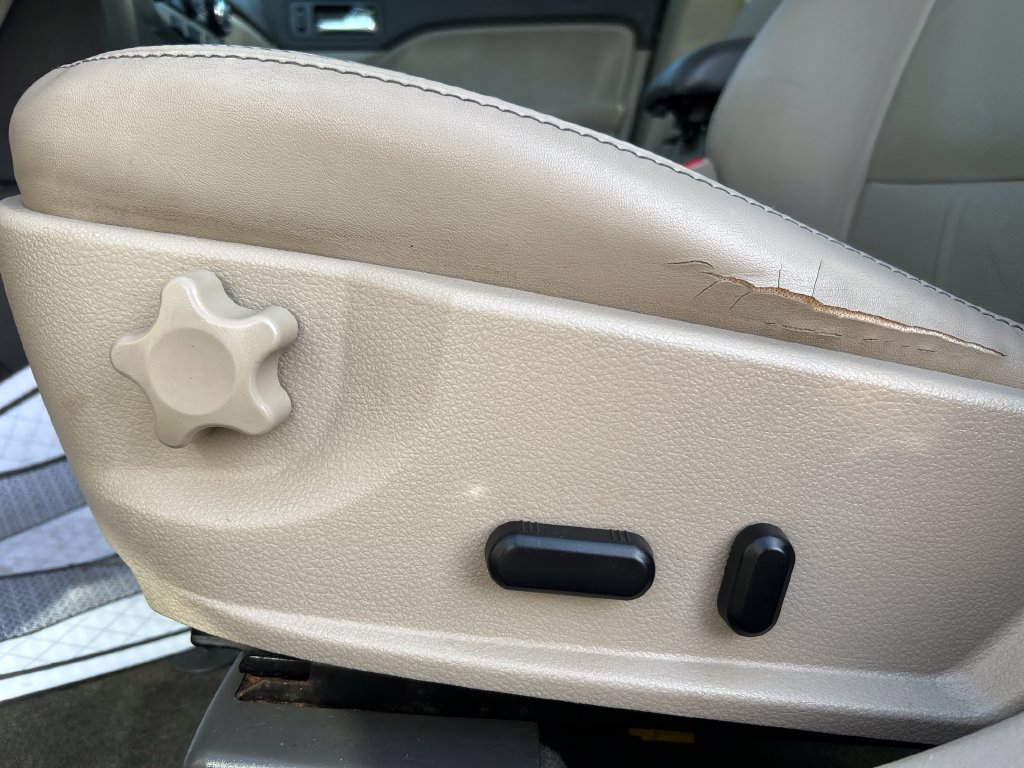Used 2010 Ford Fusion SEL FWD image 19