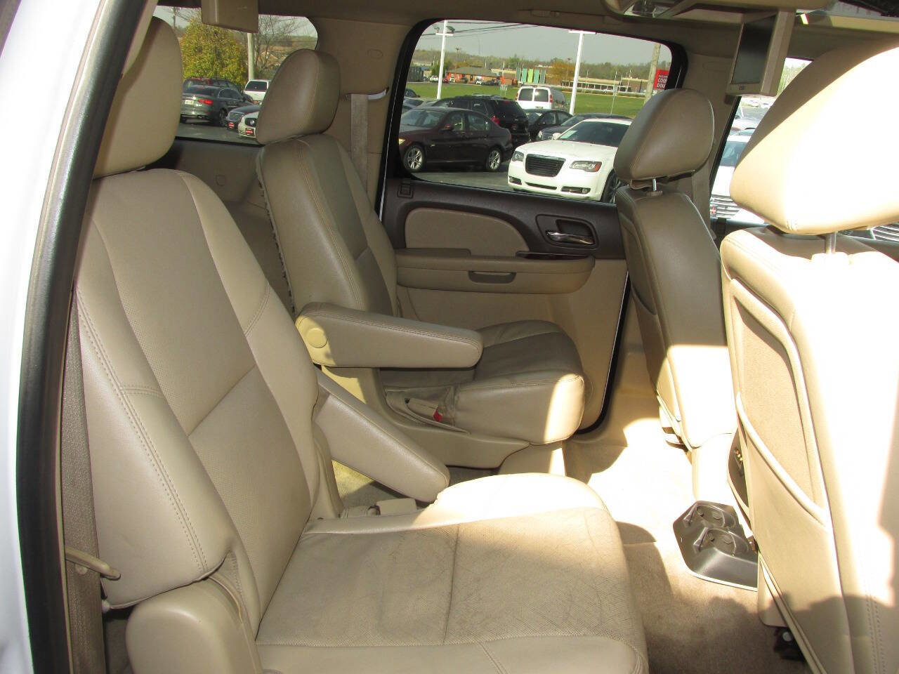 Used 2012 Chevrolet Suburban LTZ AWD/4WD image 24