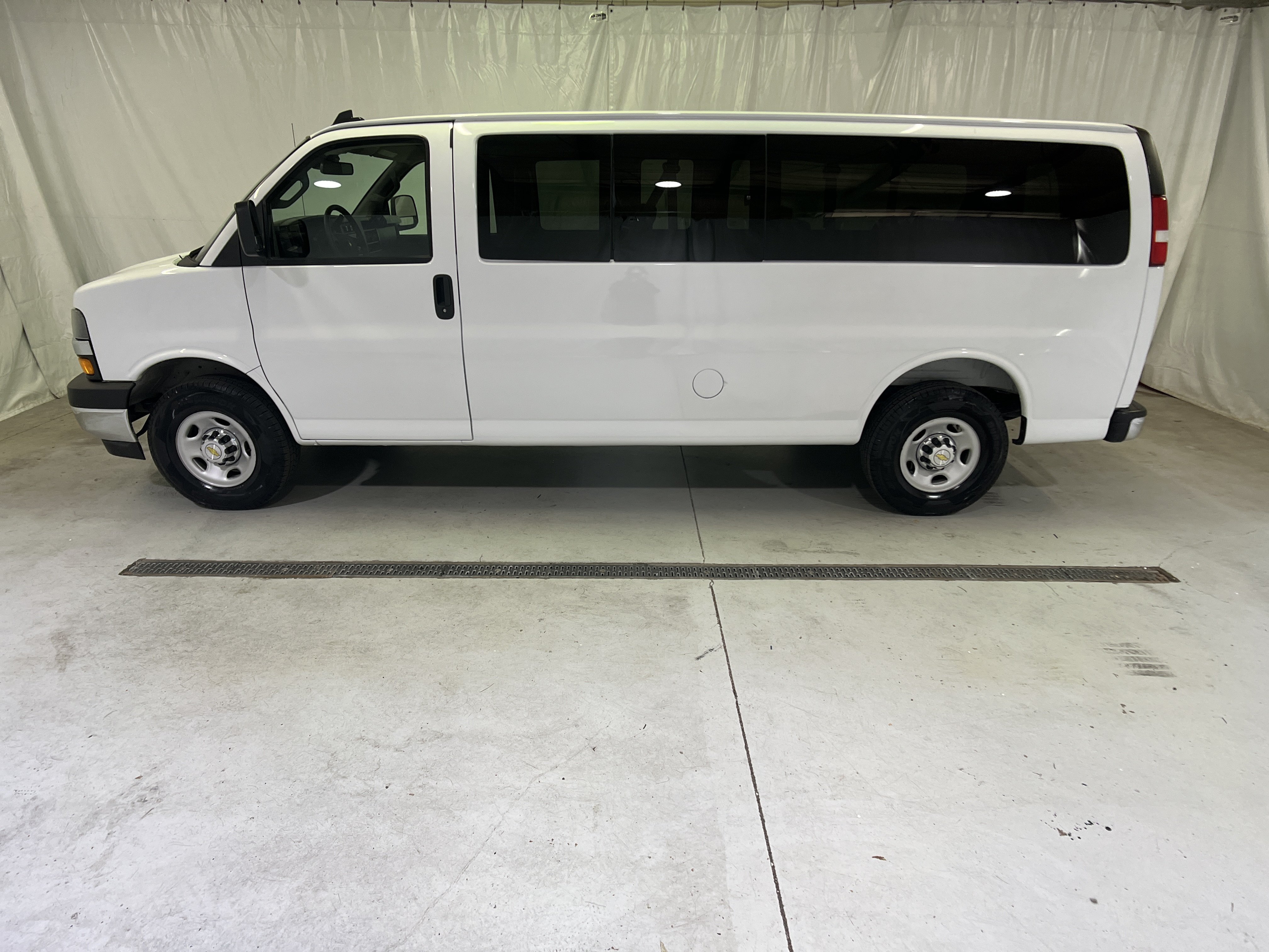 Certified 2025 Chevrolet Express 3500 LT w/ LT Preferred Equipment Group RWD image 7