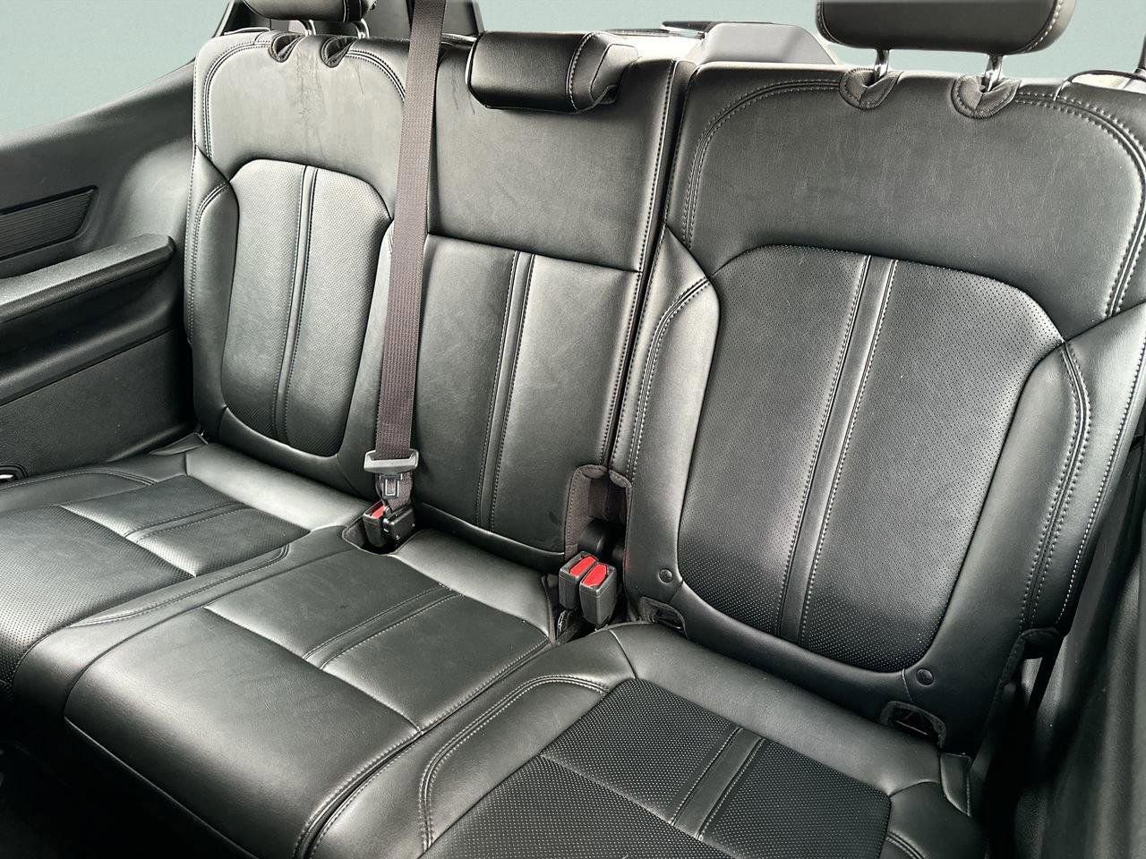 Used 2023 Jeep Wagoneer Series III w/ Preferred Equipment Group image 16