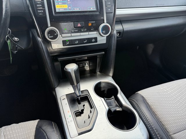 Used 2013 Toyota Camry SE FWD image 12