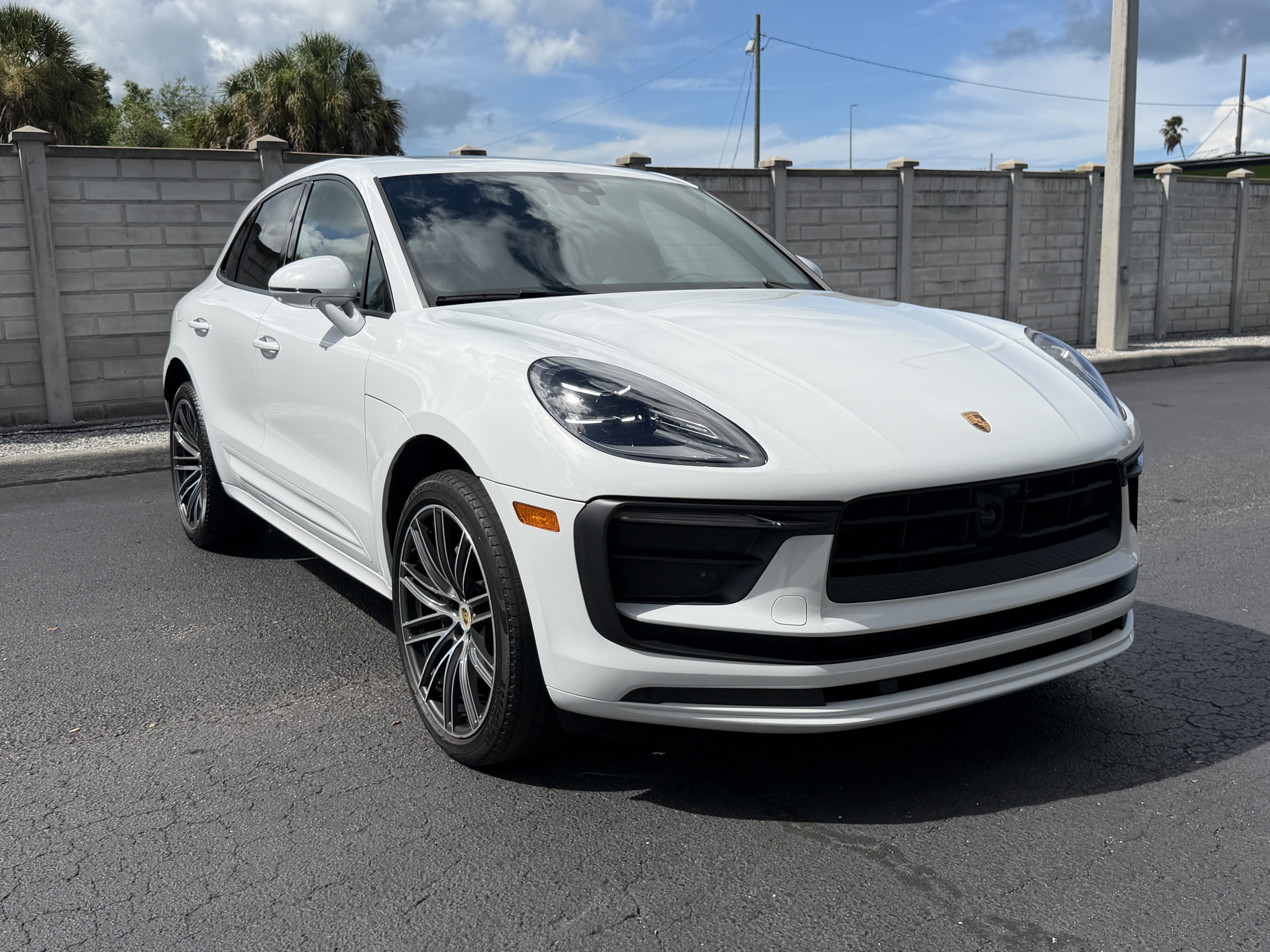 Certified 2024 Porsche Macan AWD/4WD image 8