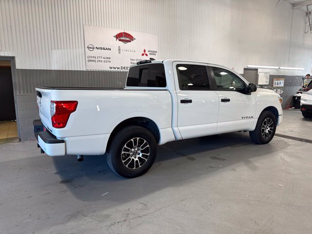 Used 2024 Nissan Titan SV AWD/4WD image 3