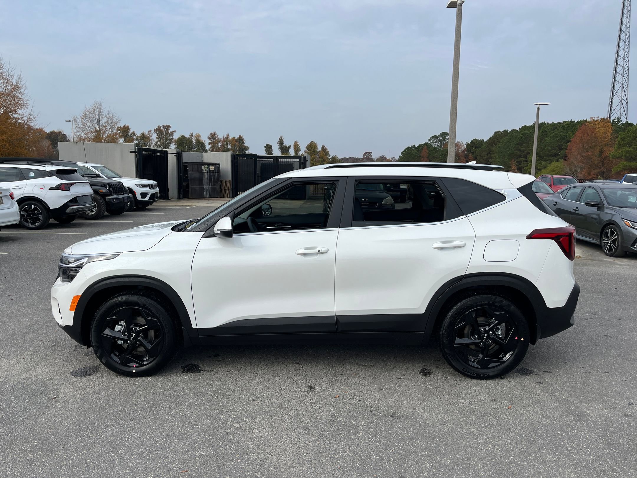 New 2026 Kia Seltos EX image 4