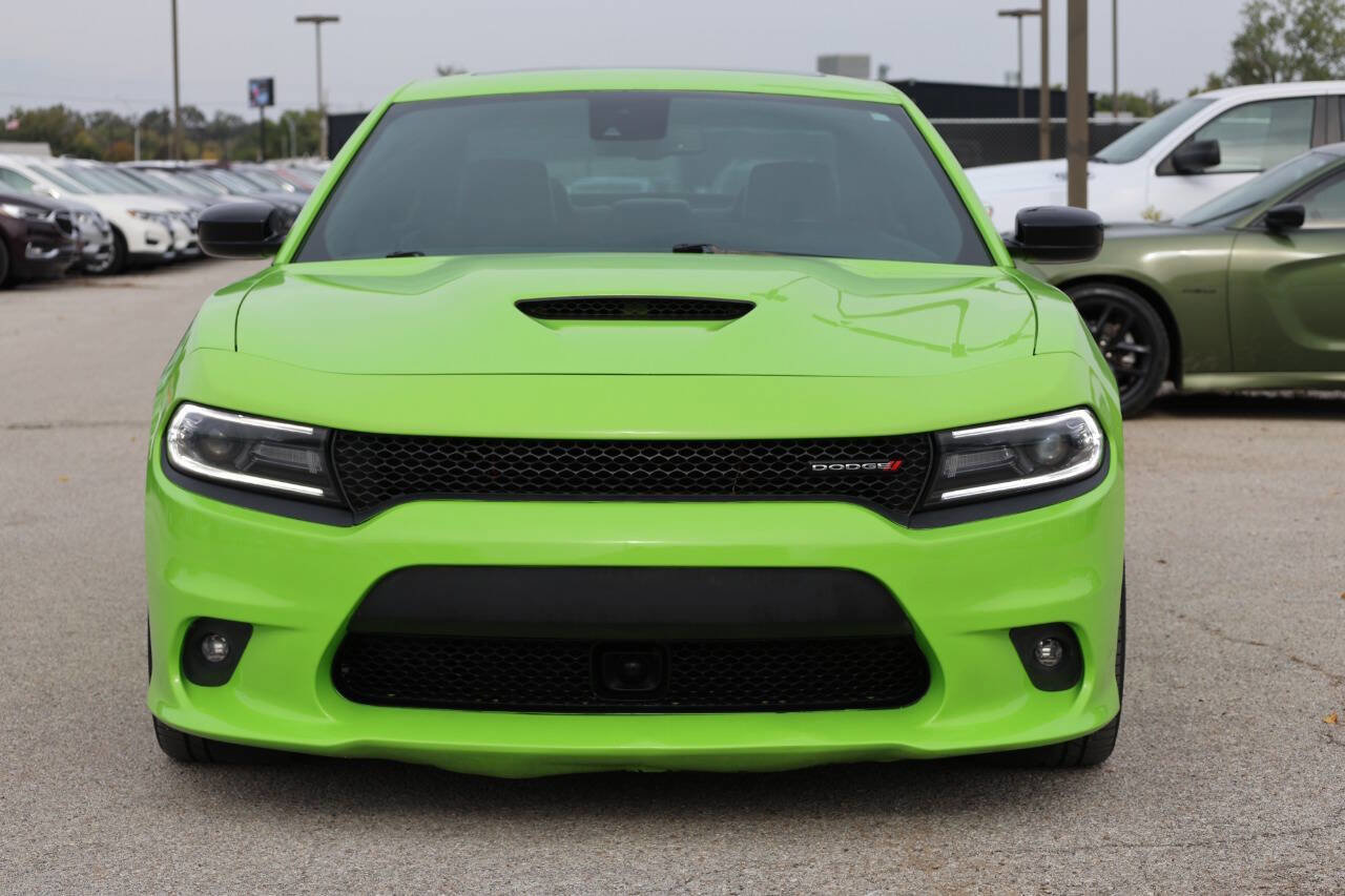 Used 2019 Dodge Charger R/T w/ Plus Group RWD image 2