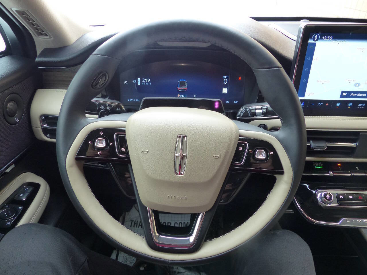 Used 2025 Lincoln Corsair Reserve w/ Equipment Group 202A image 23