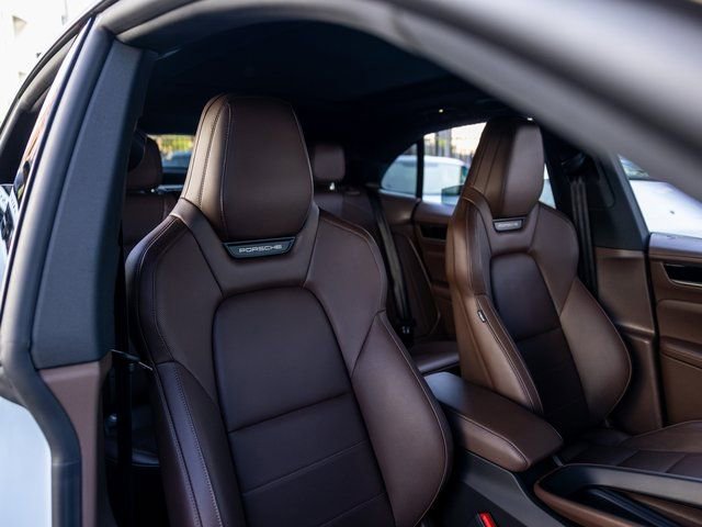 Certified 2025 Porsche Macan Electric RWD image 33