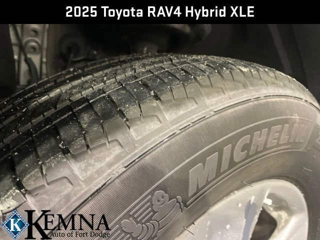 Used 2025 Toyota RAV4 XLE image 25