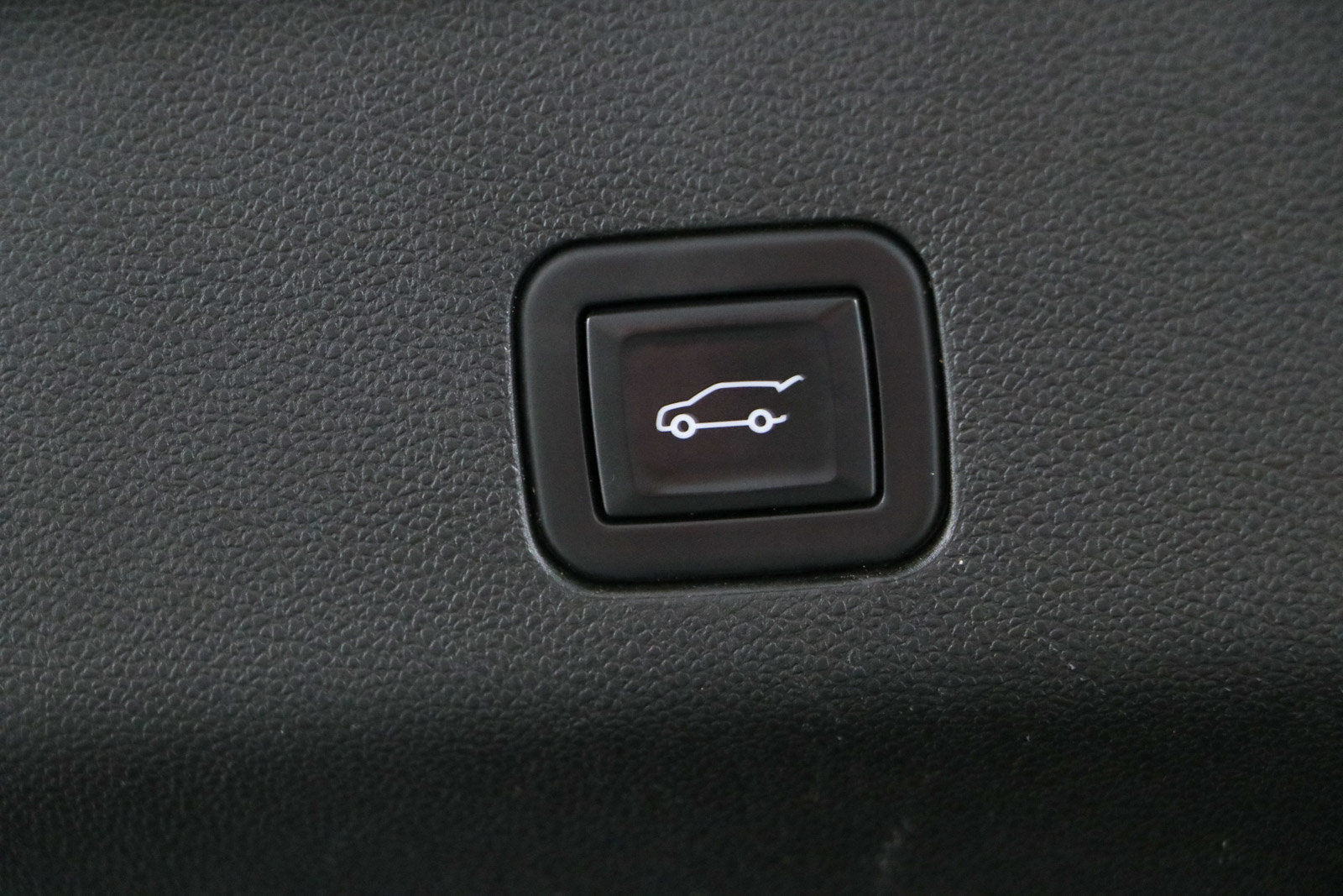 Used 2023 GMC Yukon XL SLT AWD/4WD image 35