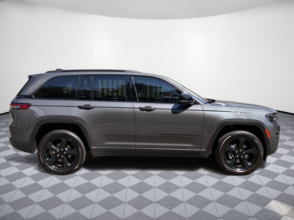 Used 2022 Jeep Grand Cherokee Altitude AWD/4WD image 8
