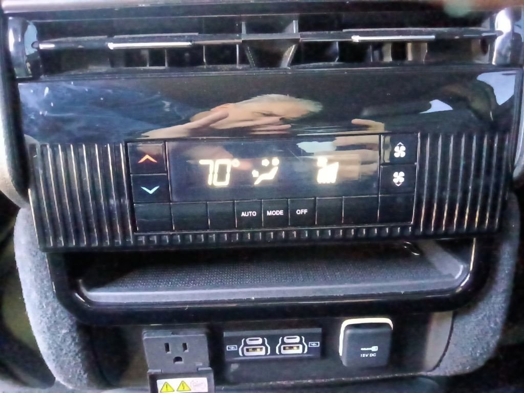 Used 2023 Jeep Wagoneer 2WD image 29