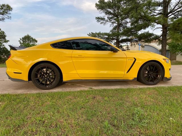 Used 2016 Ford Mustang Shelby GT350 w/ Technology Package image 10