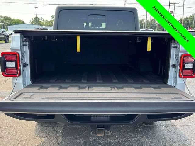 Used 2023 Jeep Gladiator Overland w/ LED Lighting Group AWD/4WD image 35