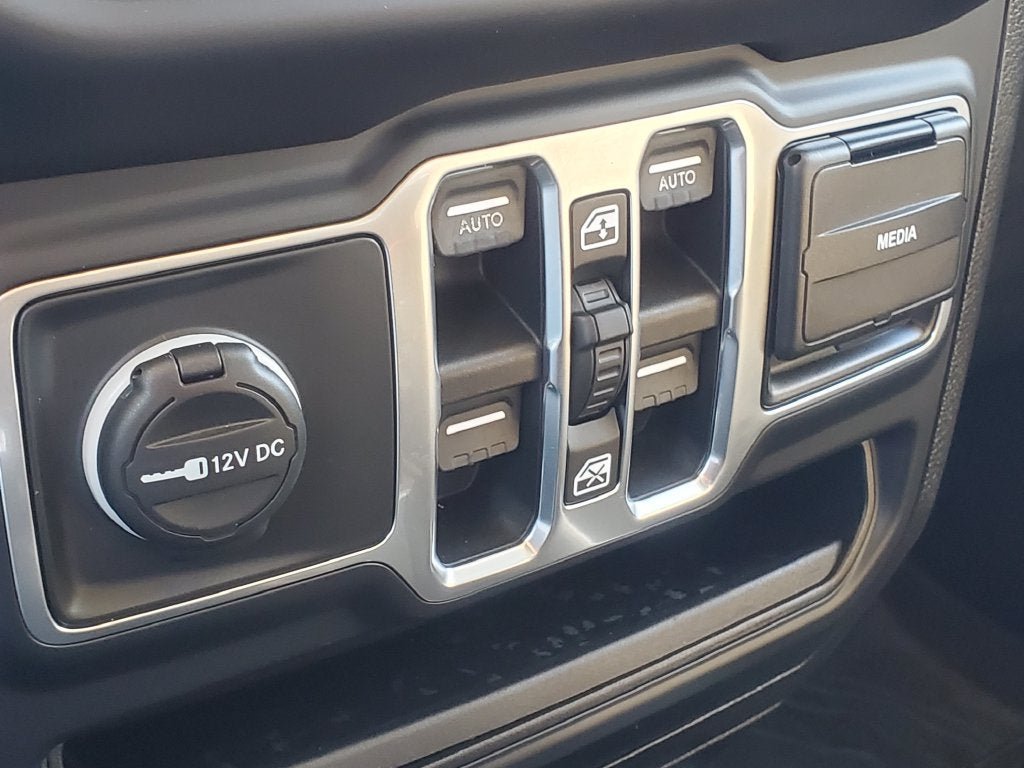 Used 2018 Jeep Wrangler Unlimited Sport S AWD/4WD image 20