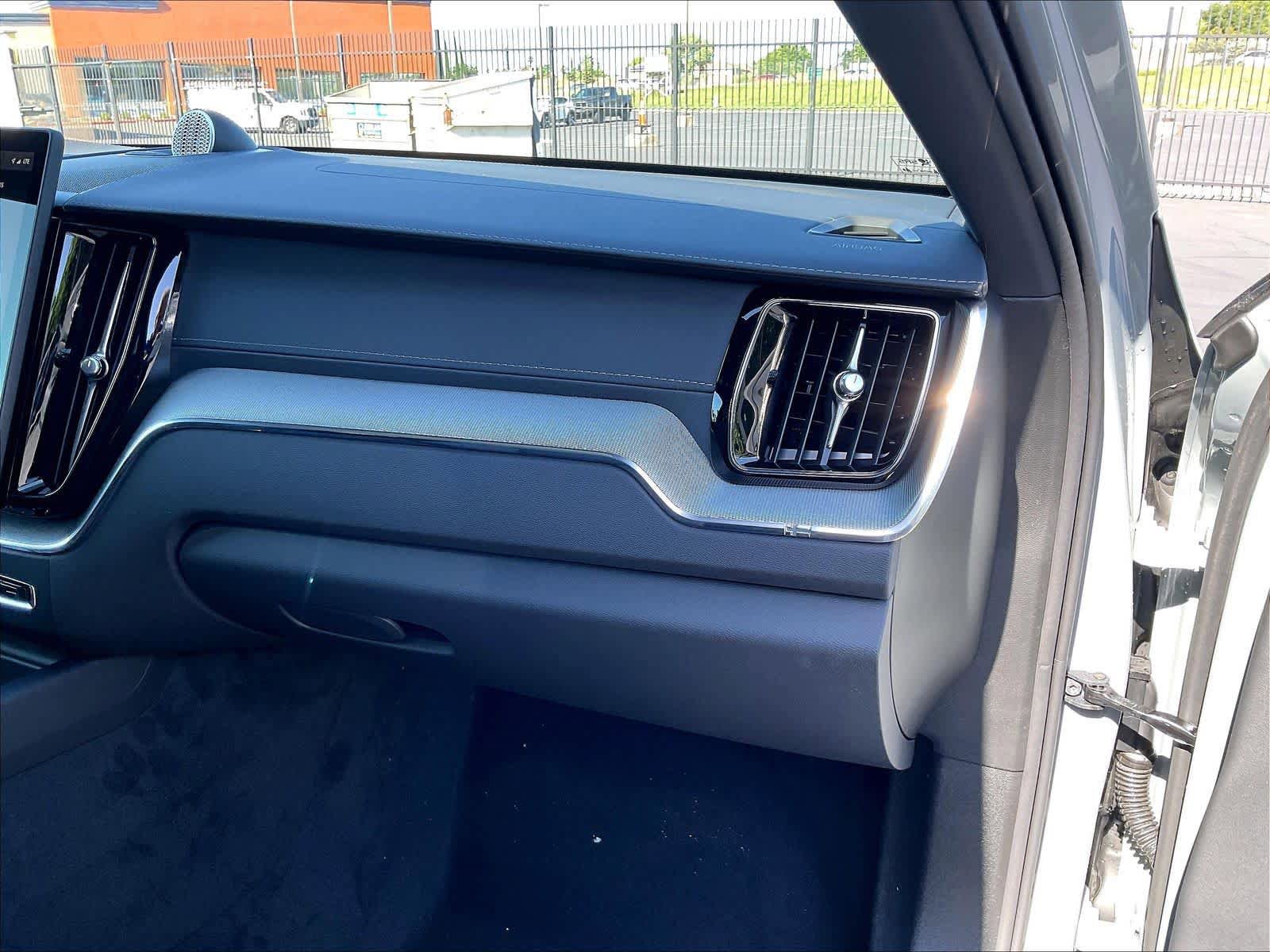 New 2026 Volvo XC60 T8 Ultra w/ Climate Package AWD/4WD image 28