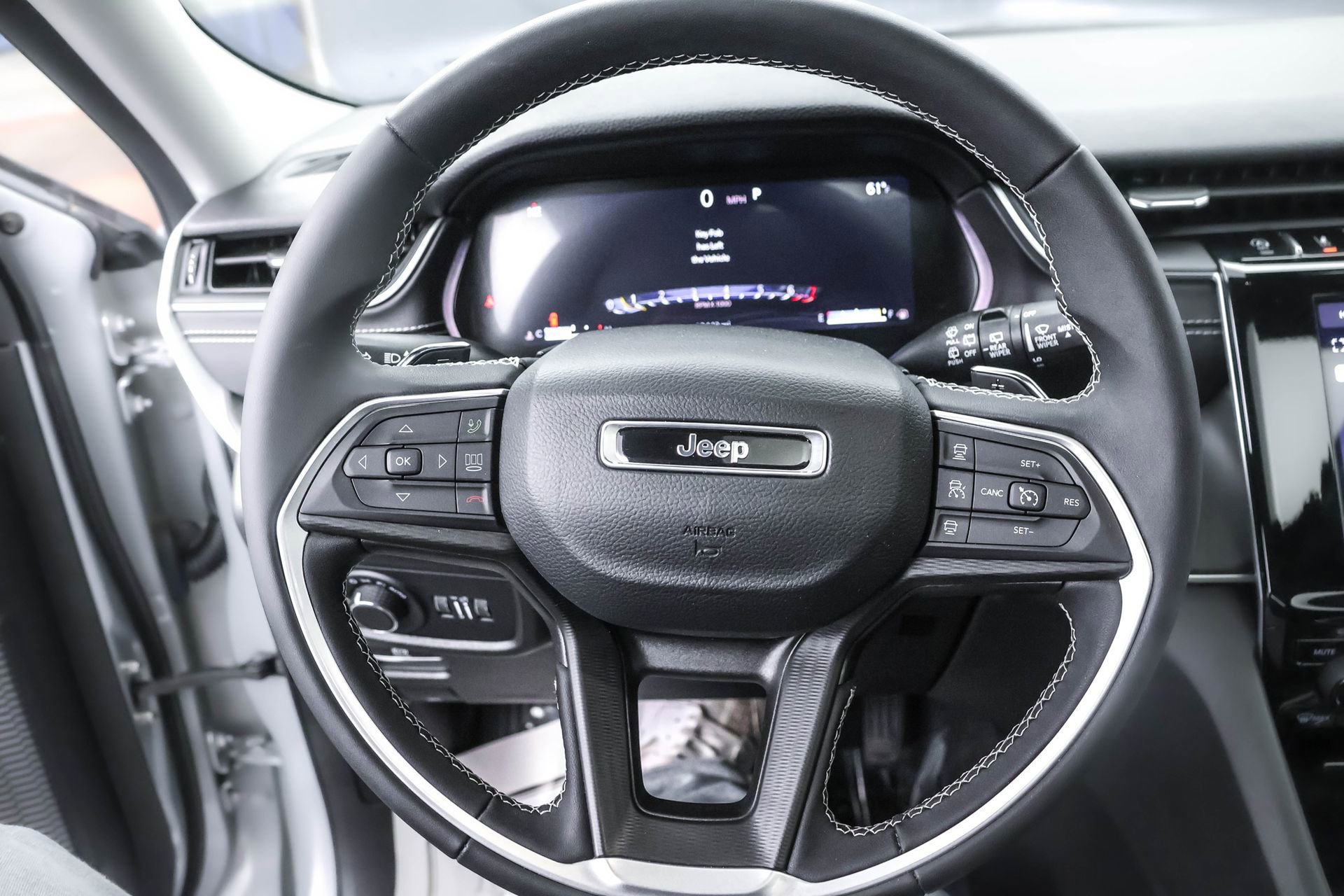 Used 2023 Jeep Grand Cherokee Laredo X image 19