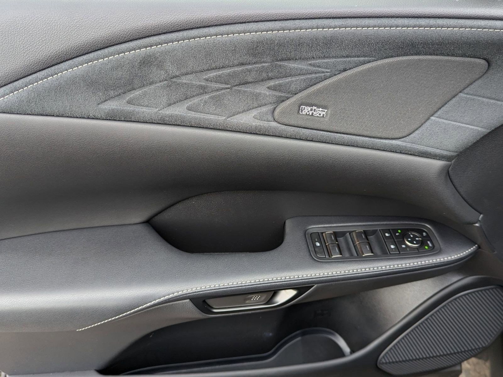 Certified 2025 Lexus RX 450h AWD w/ Luxury Package image 13