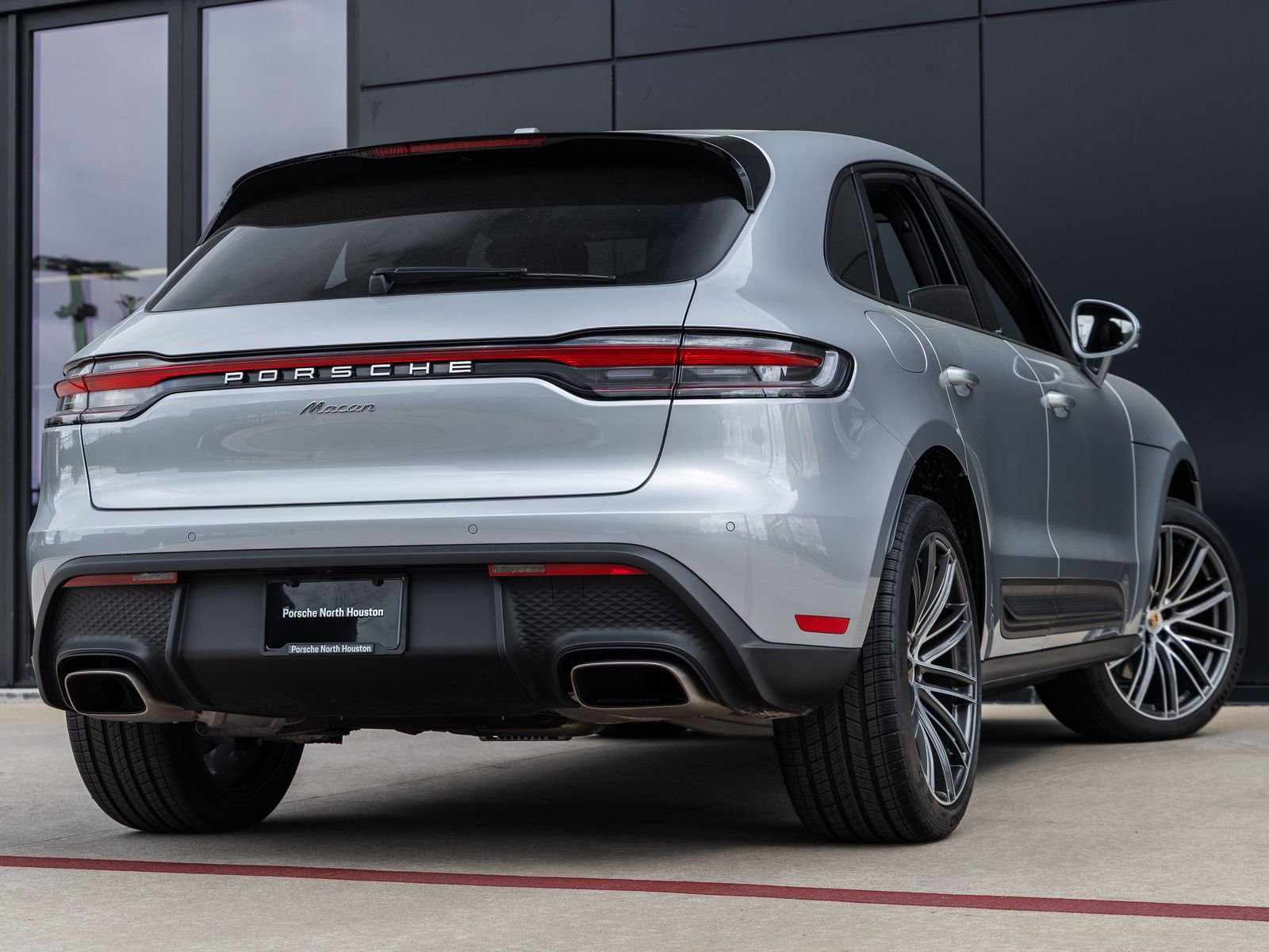 Used 2026 Porsche Macan image 11