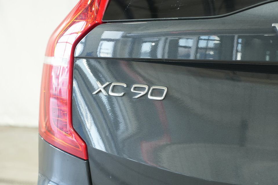 Used 2022 Volvo XC90 T8 R-Design w/ Advanced Package image 13