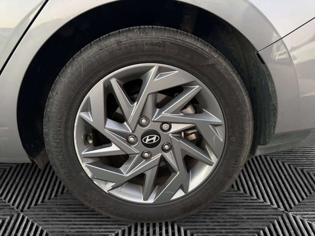 Used 2024 Hyundai Elantra SEL image 36