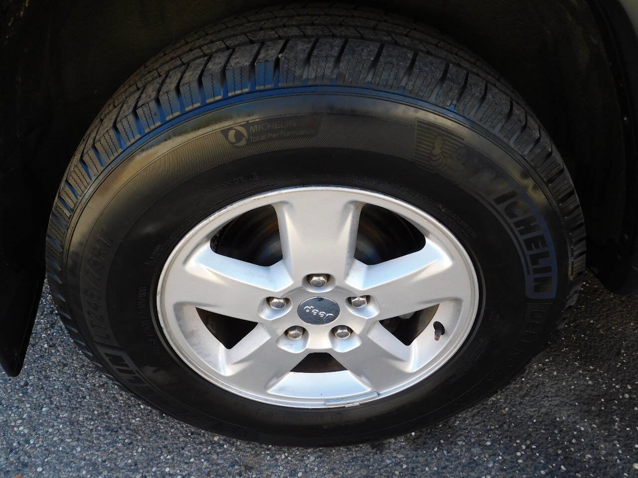 Used 2011 Jeep Grand Cherokee Laredo image 11