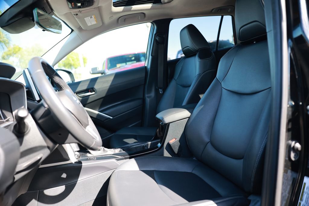 Used 2024 Toyota Corolla Cross XLE w/ Convenience Package image 17