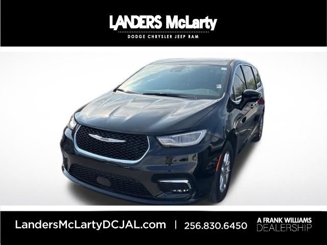 Used 2026 Chrysler Pacifica Select image 1