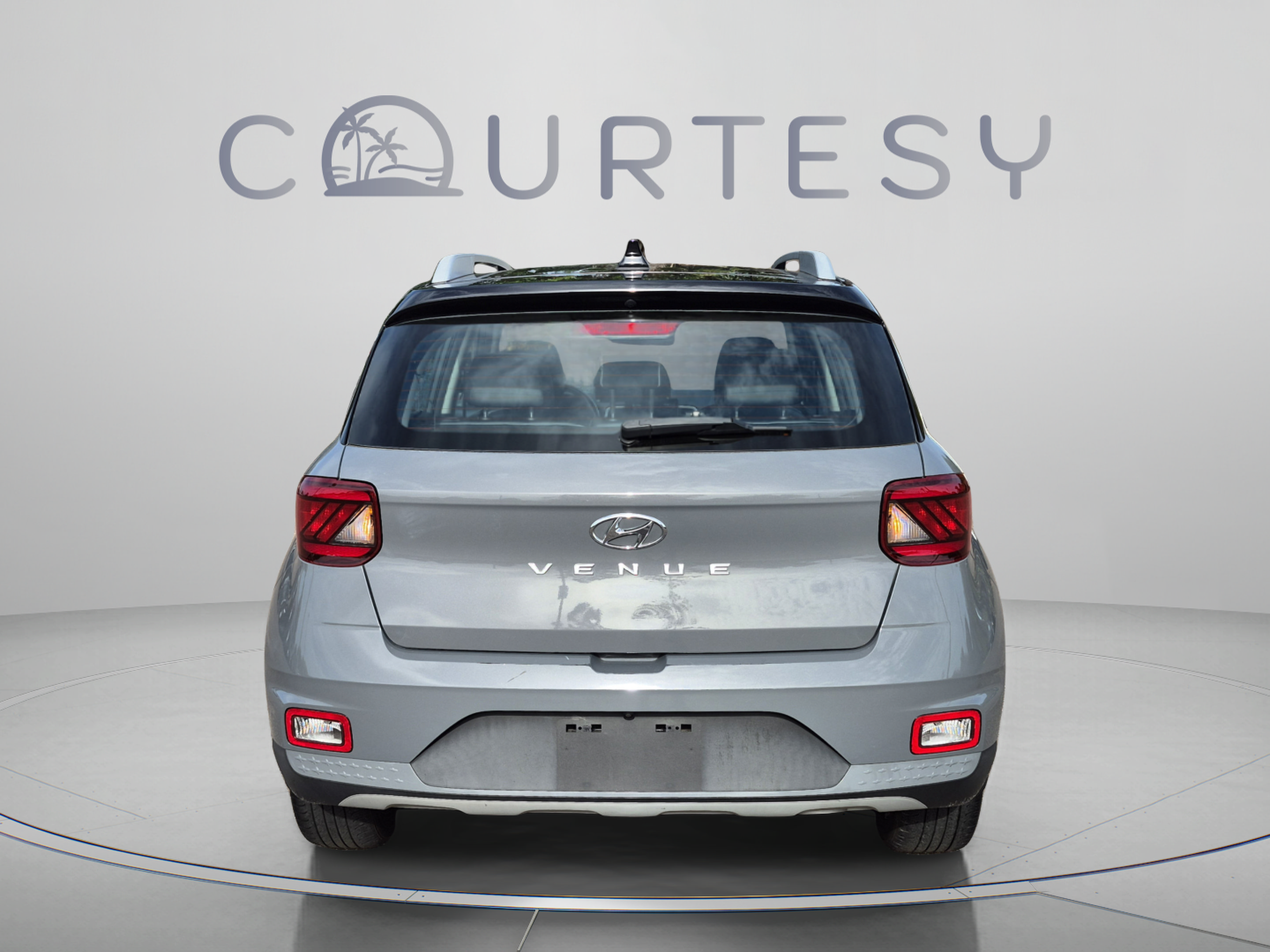 Certified 2022 Hyundai Venue Limited FWD image 4