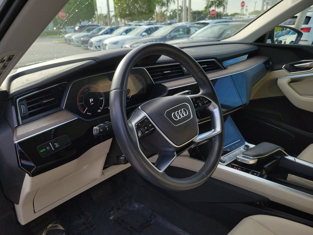 Used 2024 Audi Q8 e-tron Premium Plus w/ Premium Plus Package AWD/4WD image 6