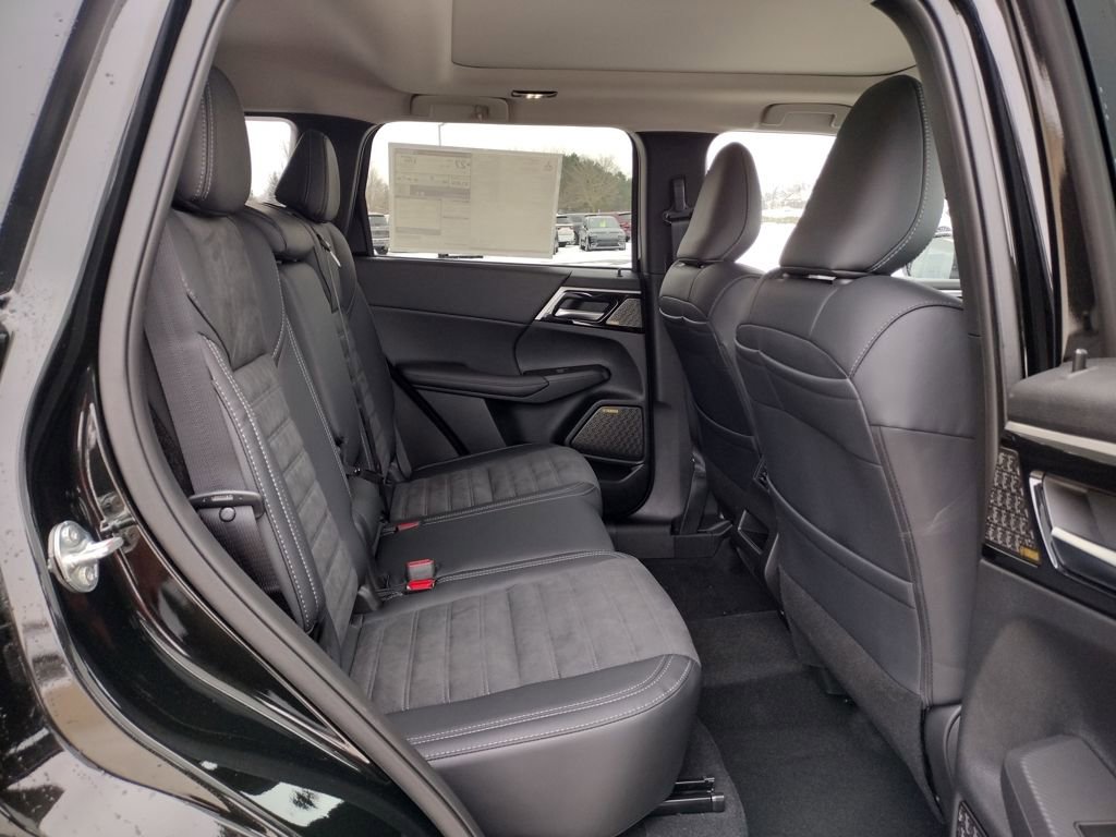 New 2026 Mitsubishi Outlander SE image 10