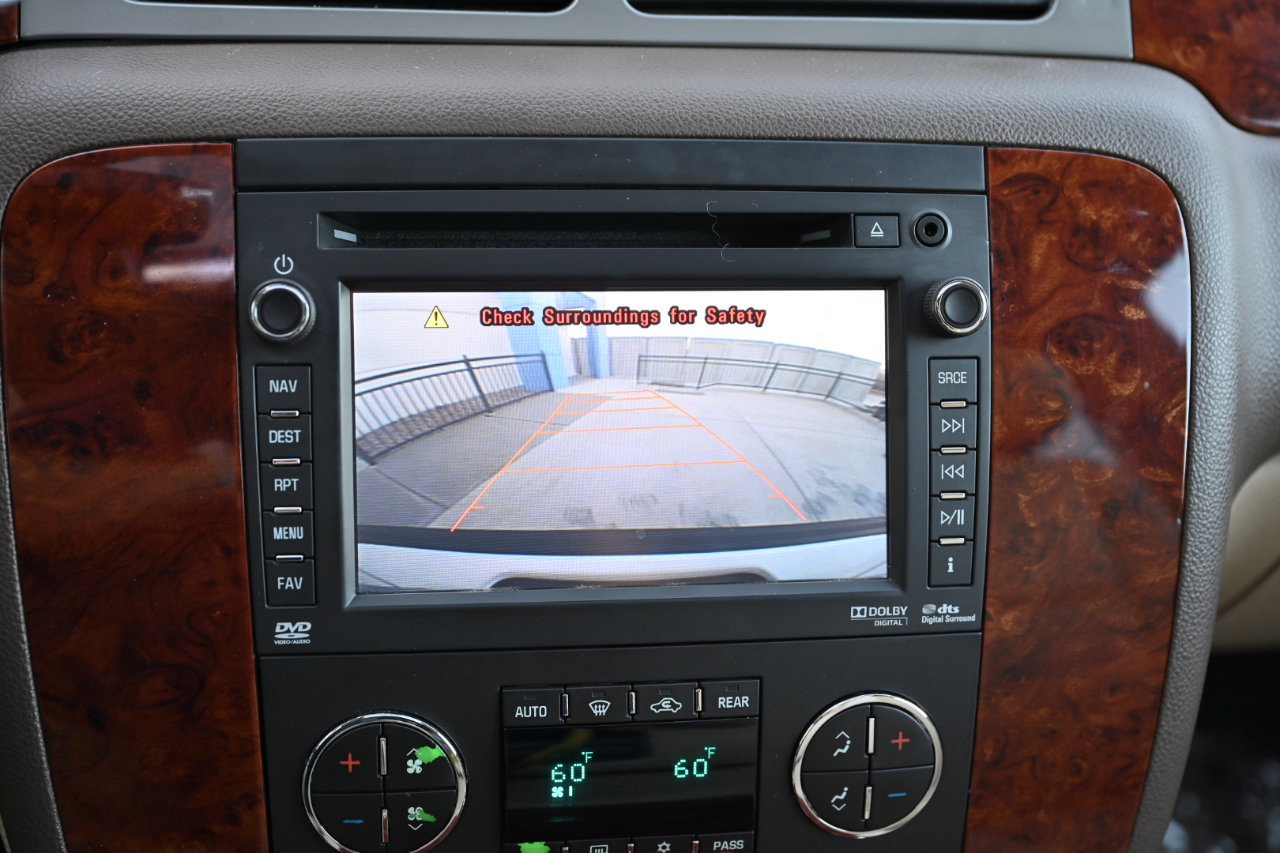 Used 2013 Chevrolet Suburban LTZ RWD image 24