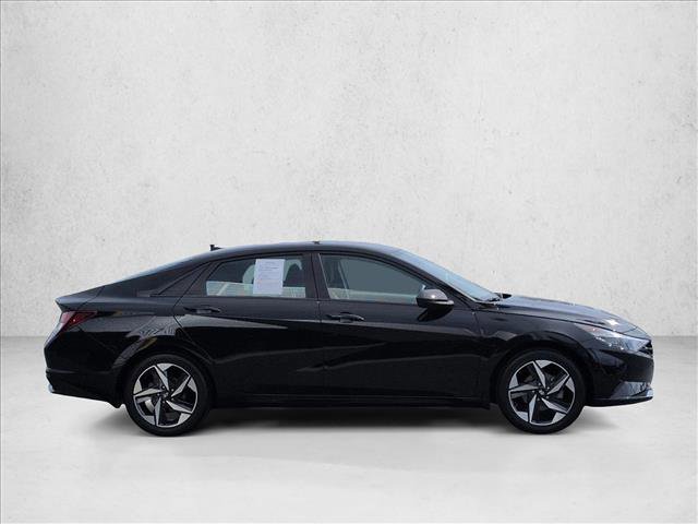 Used 2023 Hyundai Elantra SEL w/ Convenience Package image 4