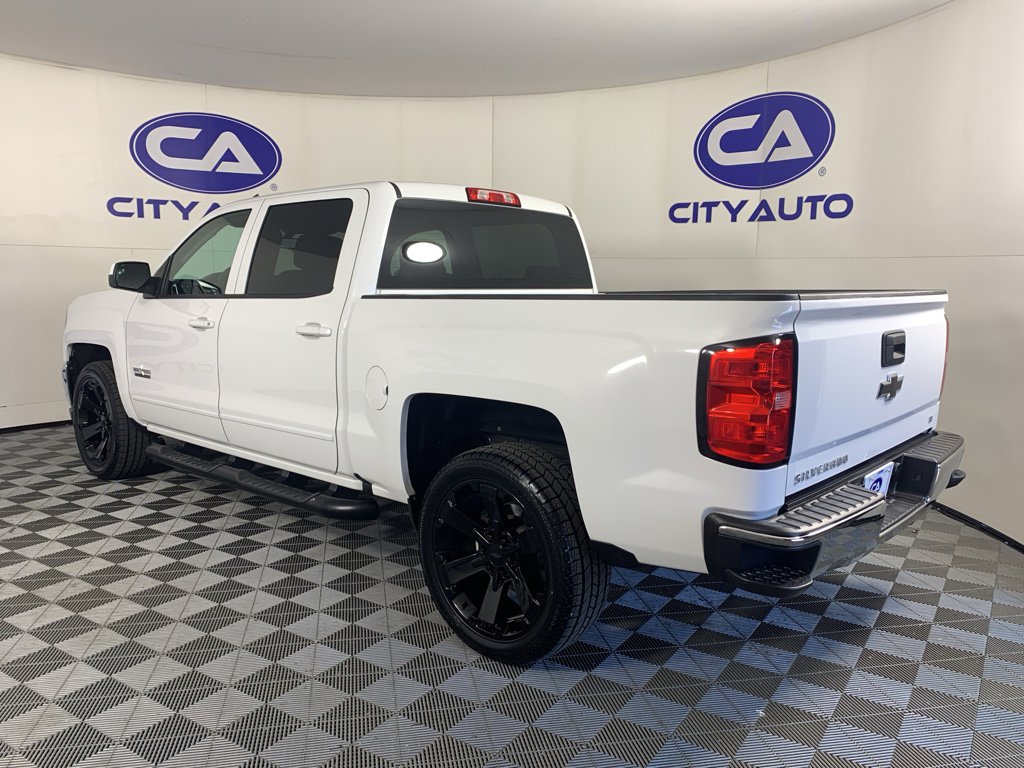 Used 2018 Chevrolet Silverado 1500 LT w/ Texas Edition image 5