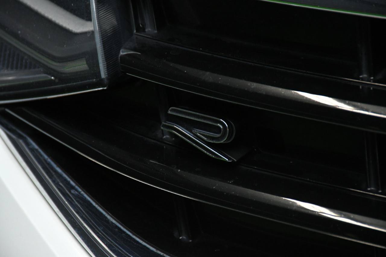 Used 2023 Volkswagen Tiguan SE R-Line FWD image 2