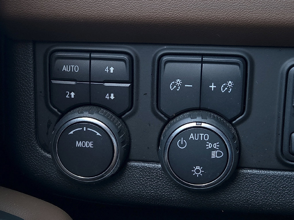 Used 2023 Chevrolet Tahoe High Country w/ Advanced Technology Package AWD/4WD image 17