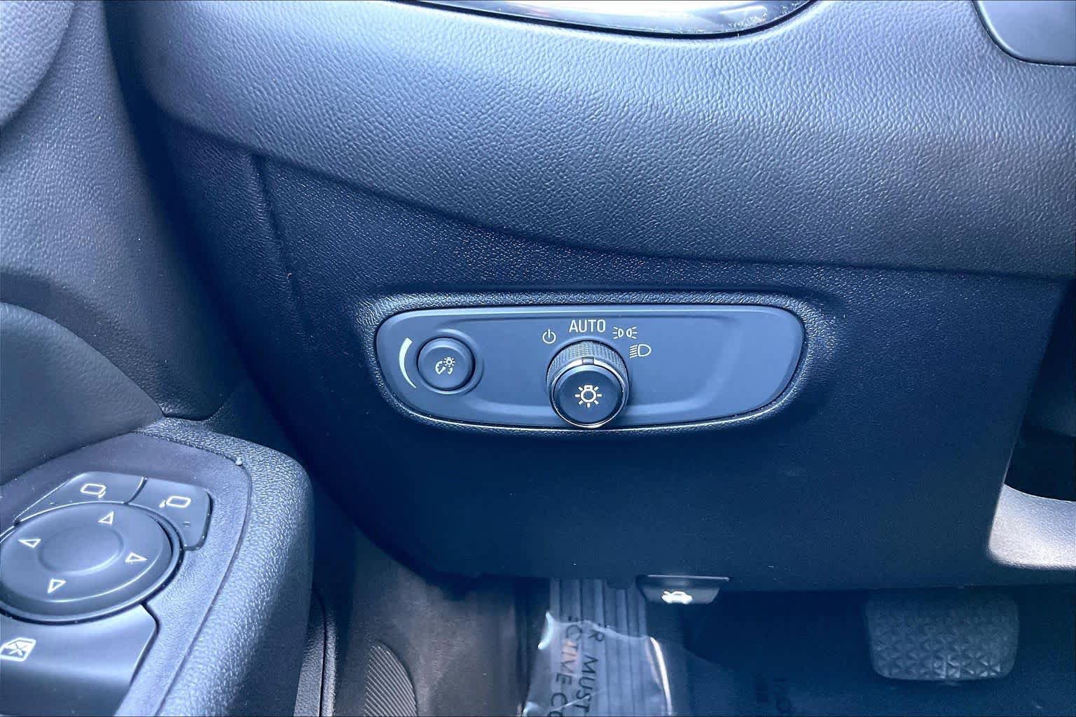Used 2019 Chevrolet Equinox LT FWD image 32